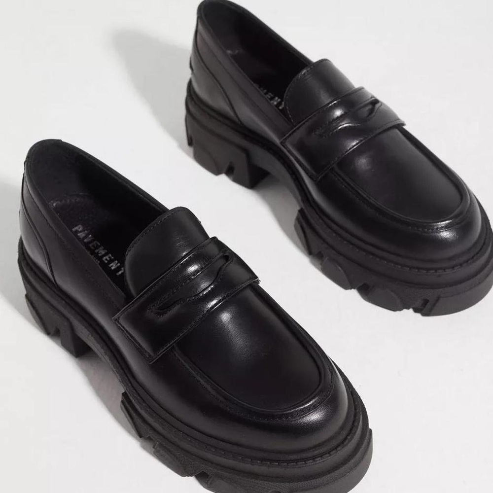 . #SOLD Pavement Whitney leather loafer. #SOLD